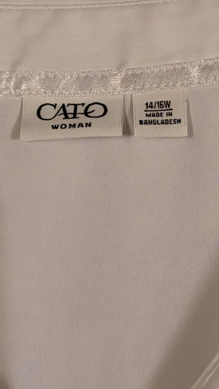 Cato Woman White Short Sleeve Button Up Shirt Size 14/16W - Picture 2 of 7